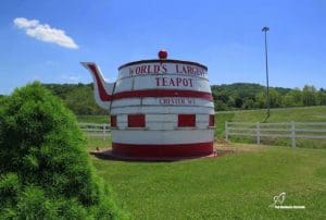 Billed as the world's largest teapot, the Chester Teapot attracts souvenir photographers to the northern pandhandle of the state.