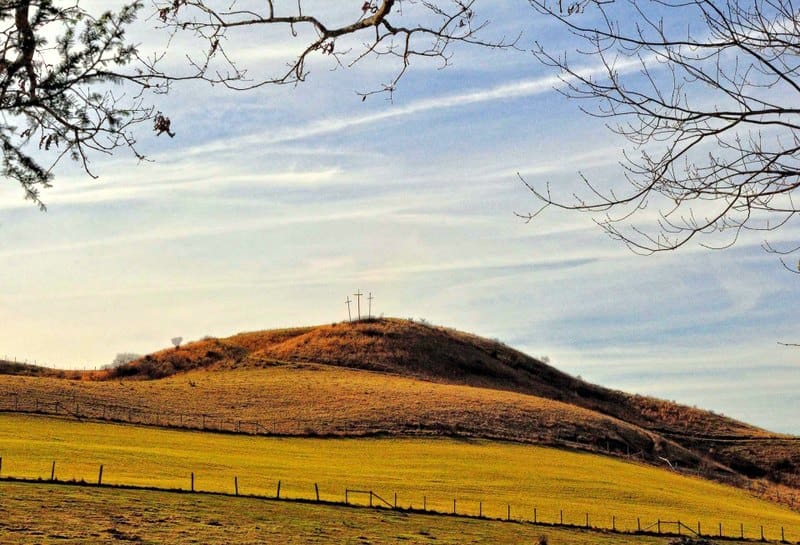 A set of Coffindaffer Crosses rises on a knoll at Shady Spring, West Virginia. (Photo: Ed Rehbein)