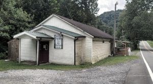 Snake Handling in West Virginia: Church of the Lord Jesus with Signs Following (2023)