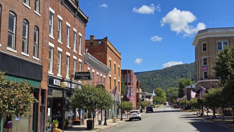 The downtown commercial district in Hinton, West Virginia, follows Temple Street.